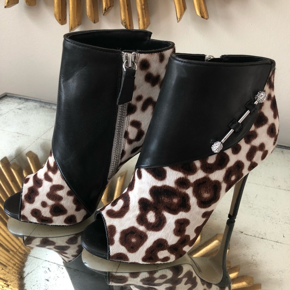 NWOT Badgley Mischka booties